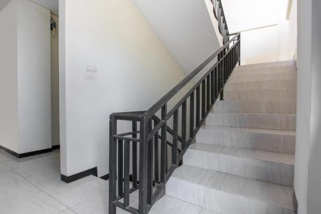 SPOT ON 2246 Kost 97 Syariah Hotel Palembang Bagian luar foto