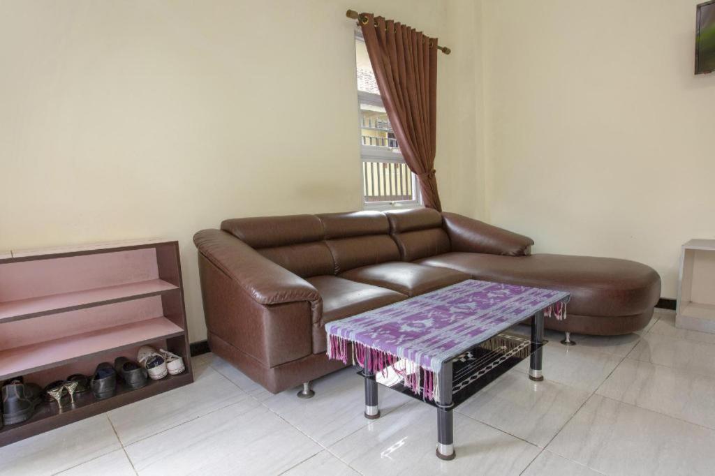 SPOT ON 2246 Kost 97 Syariah Hotel Palembang Bagian luar foto