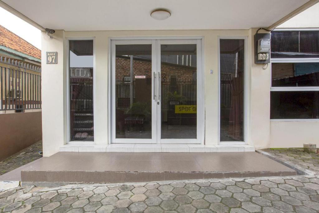 SPOT ON 2246 Kost 97 Syariah Hotel Palembang Bagian luar foto