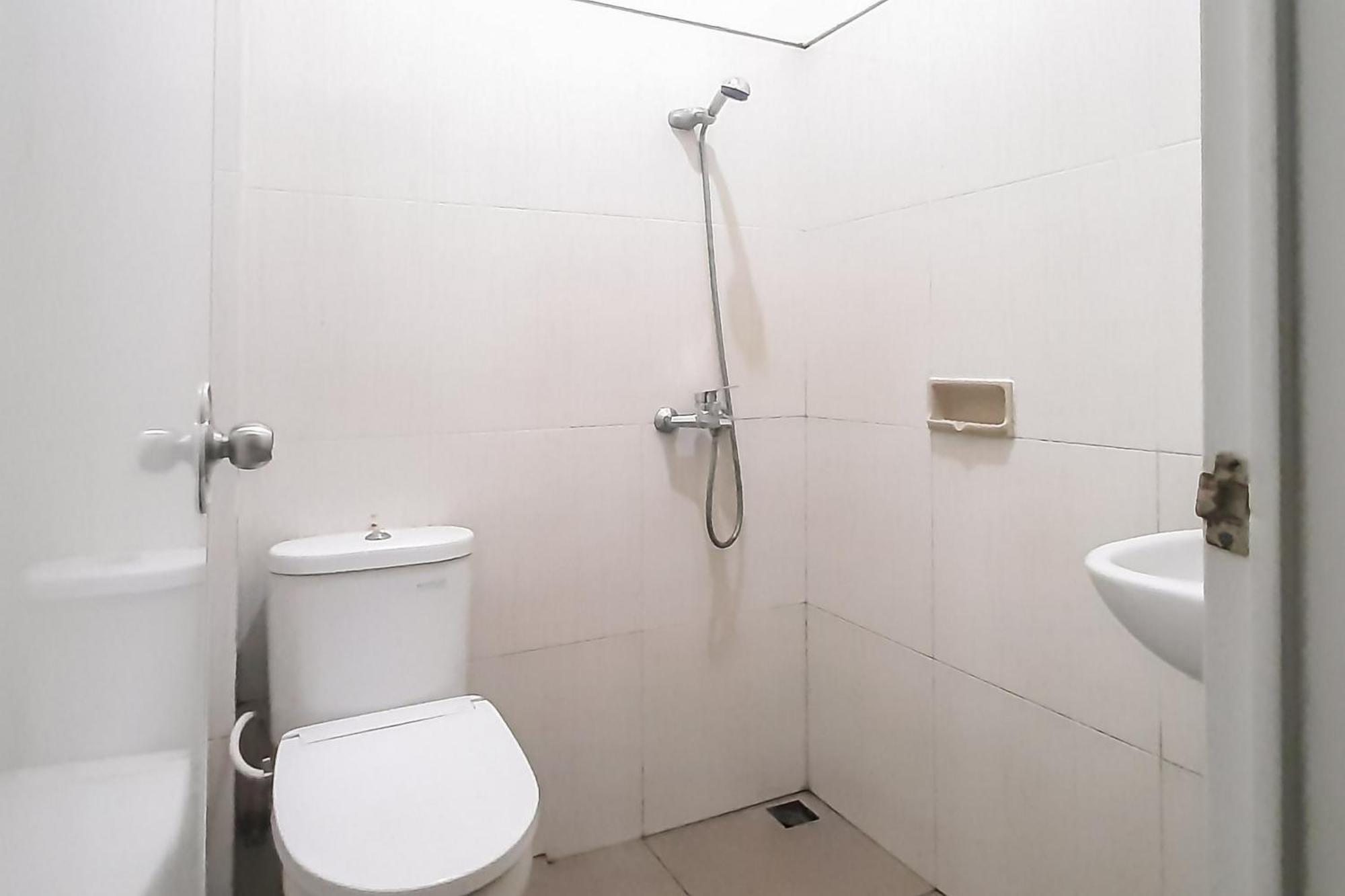 SPOT ON 2246 Kost 97 Syariah Hotel Palembang Bagian luar foto