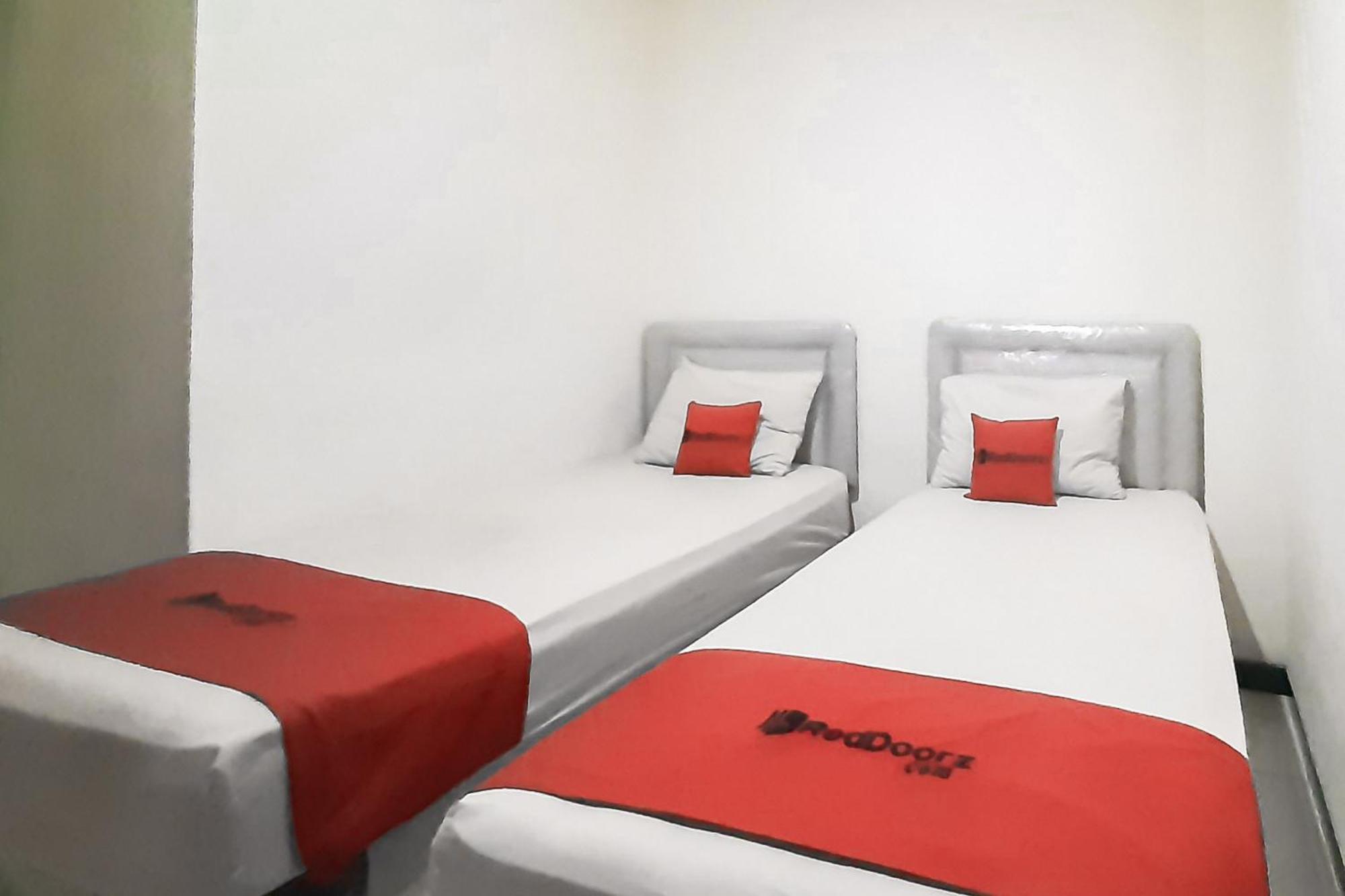 SPOT ON 2246 Kost 97 Syariah Hotel Palembang Bagian luar foto