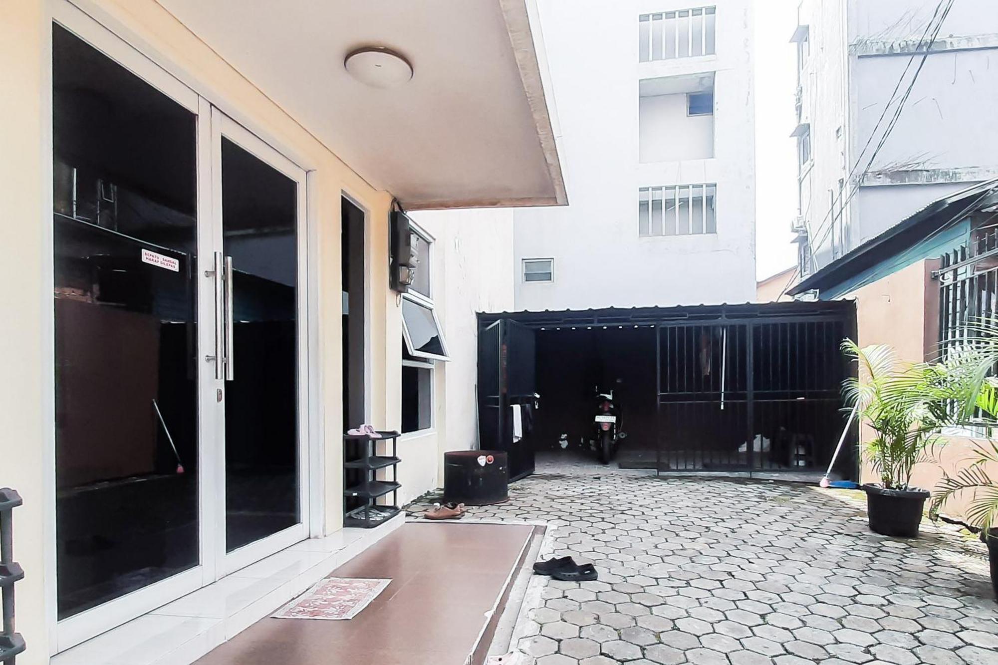SPOT ON 2246 Kost 97 Syariah Hotel Palembang Bagian luar foto