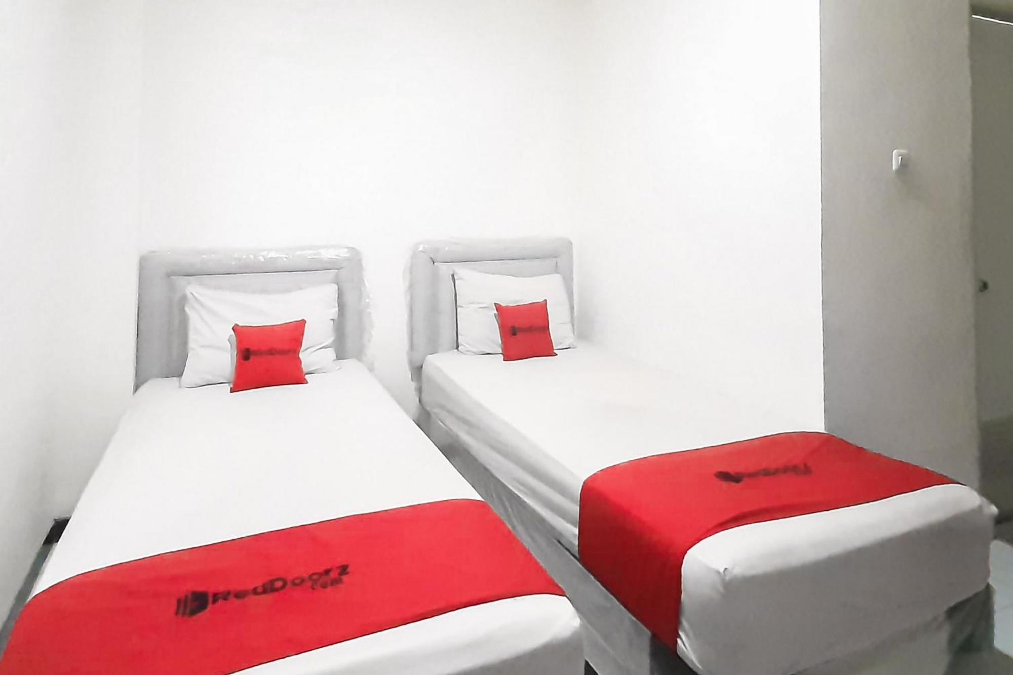SPOT ON 2246 Kost 97 Syariah Hotel Palembang Bagian luar foto