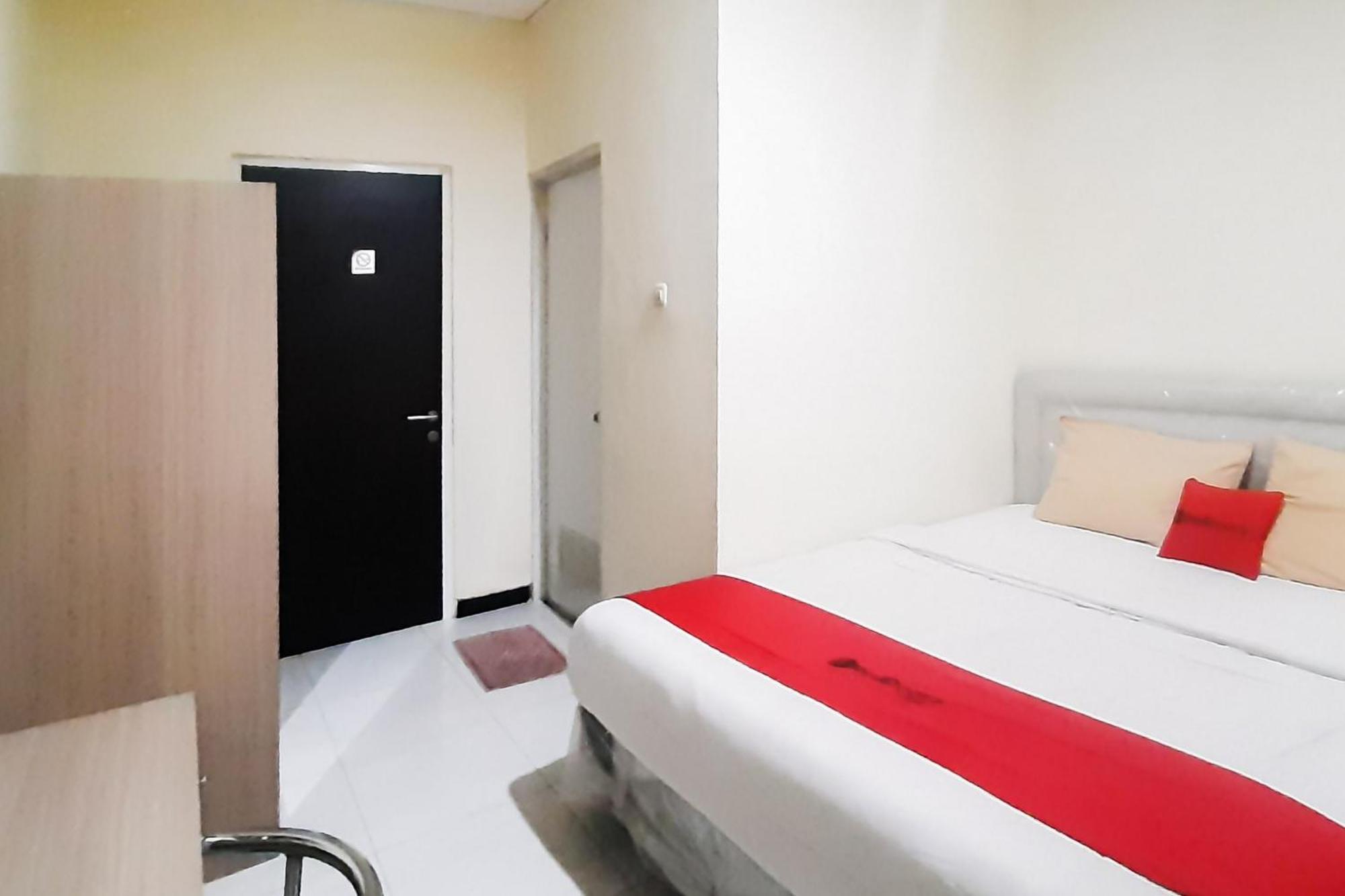 SPOT ON 2246 Kost 97 Syariah Hotel Palembang Bagian luar foto